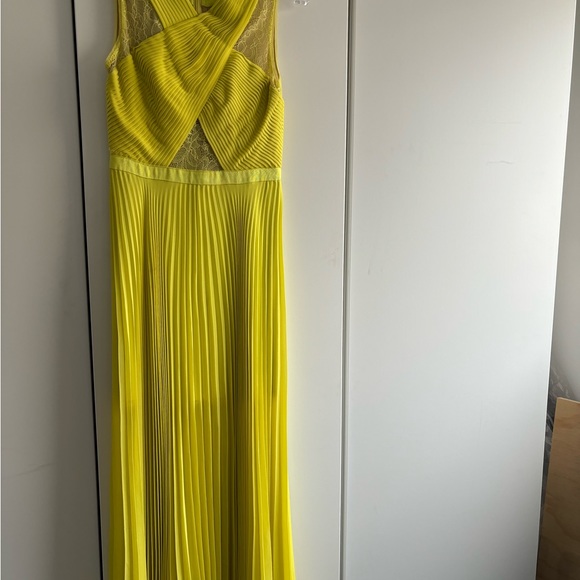 Bcbg MaxAzria dress Caia dress lemongrass yellow pleated maxi dress - Picture 4 of 6